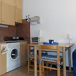 Lägenhet Flat With Parking Only 100m From The