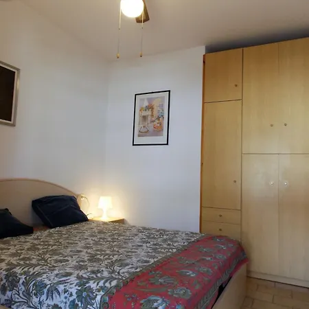 Flat With Parking Only 100m From The 아파트 *