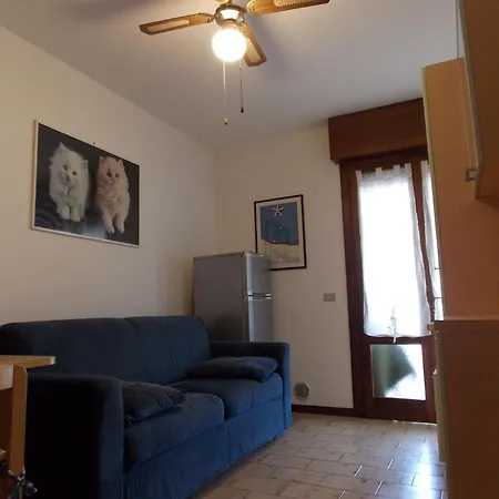 Flat With Parking Only 100m From The 아파트 비비오네