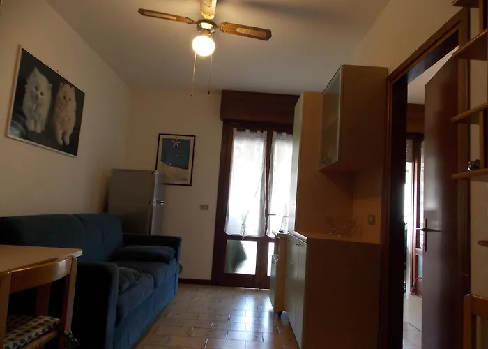 Lägenhet Flat With Parking Only 100m From The